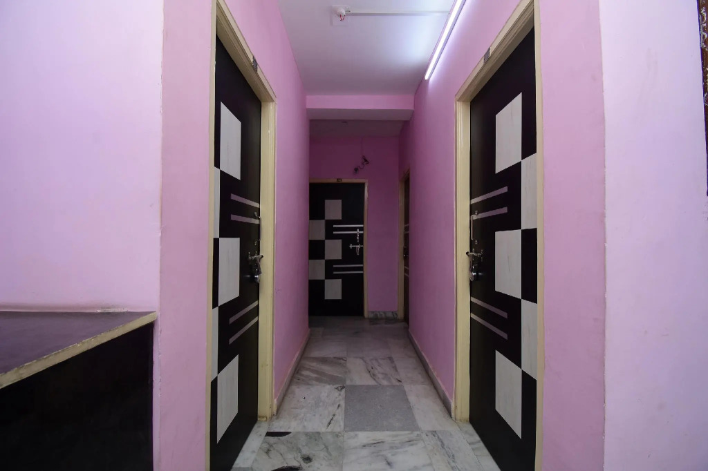 SPOT ON 43842 Hotel Royal Residency