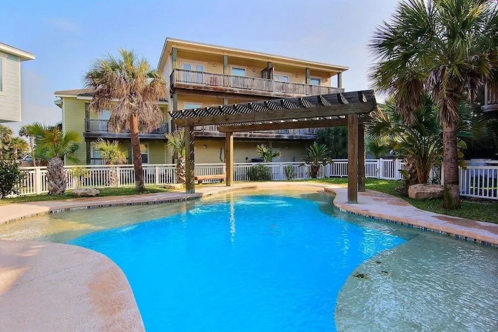 Sea Breeze 3 Bedrooms 3 Bathrooms Condo