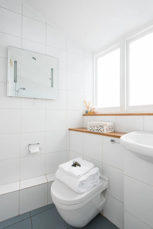 Spacious Period Property Next To Westfield