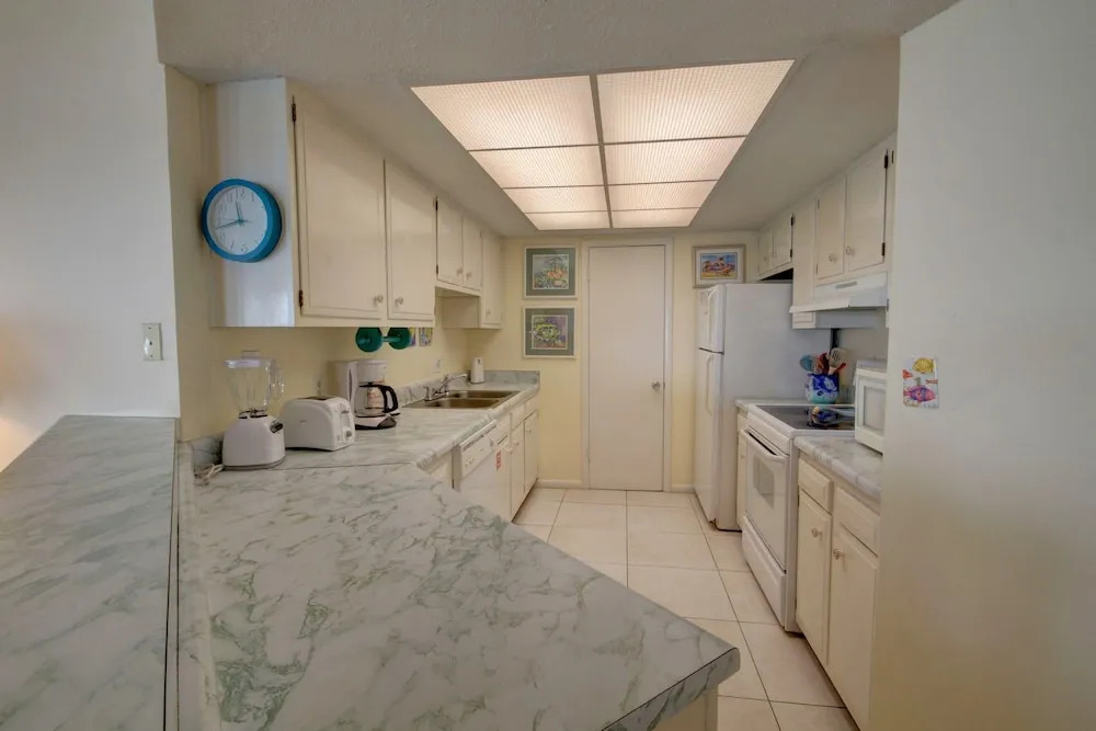 444 El Matador Condo by RedAwning