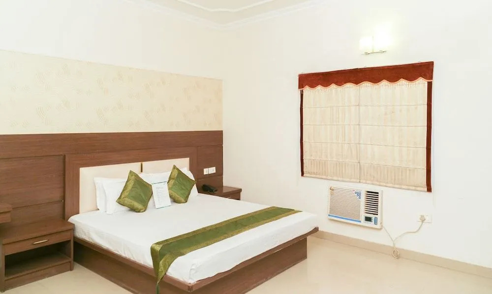 Treebo Maniram Palace