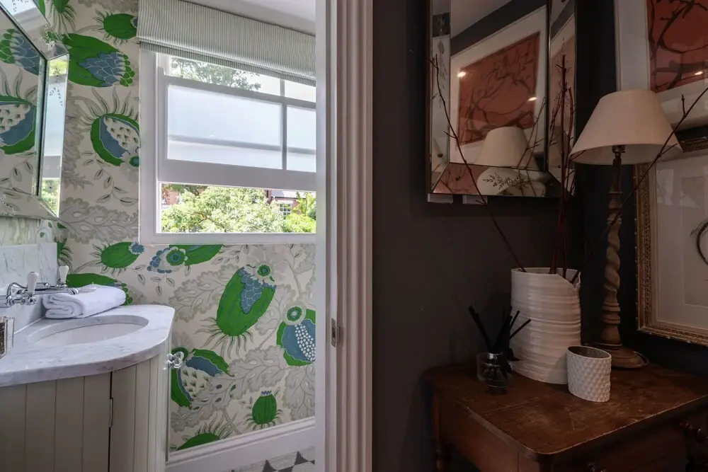 Comforting Clapham Home By The Overground Station