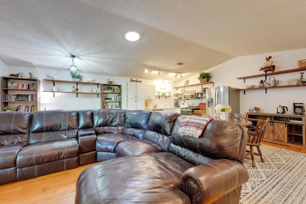 Pool & Patio Access: Breezy Getaway in Palm Harbor