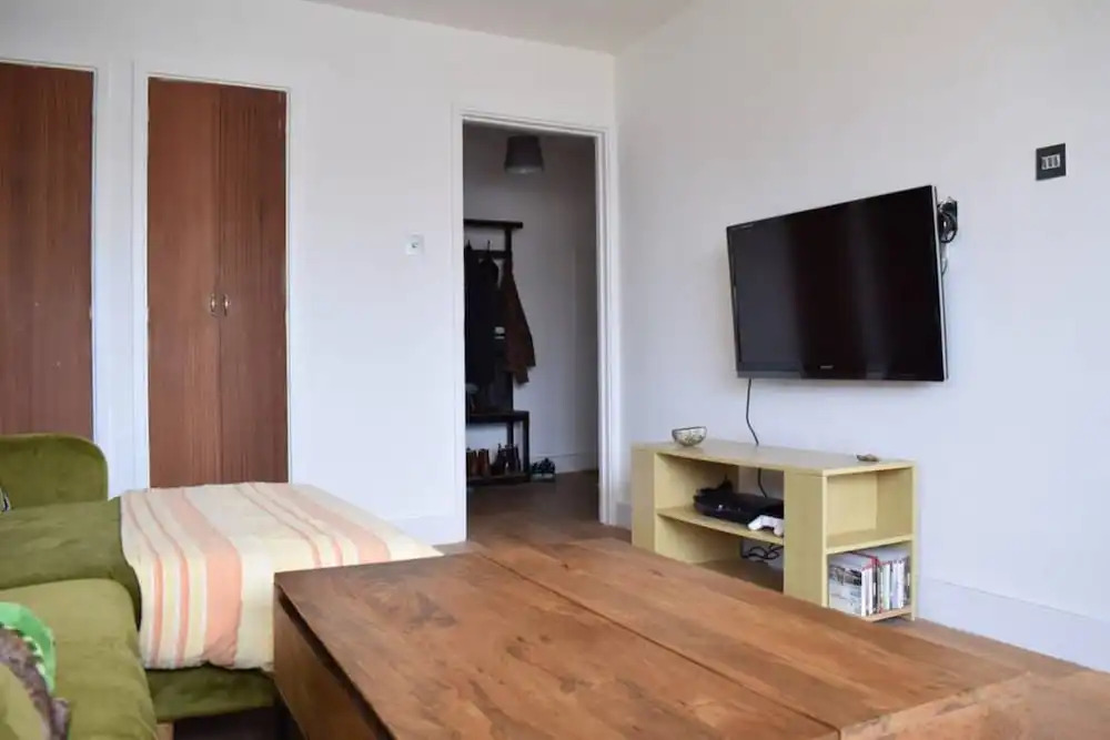 1 Bedroom Queen's Park Flat