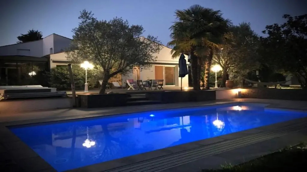 Adorable Guest House Avec Balneo Et Piscine