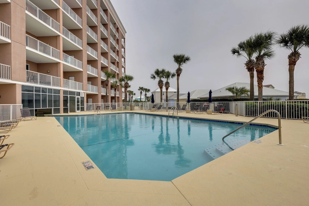 Gulf Shores Condo w/ Balcony: 2 Mi to Fort Morgan