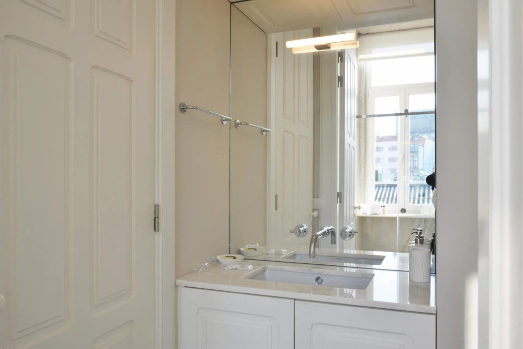 Market 2A in Oporto With 2 Bedrooms and 2 Bathrooms