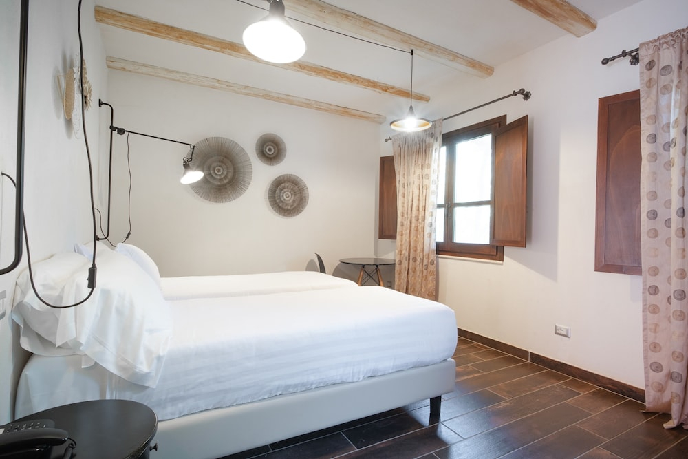 Hotel with swimming pool in Bari Sardo