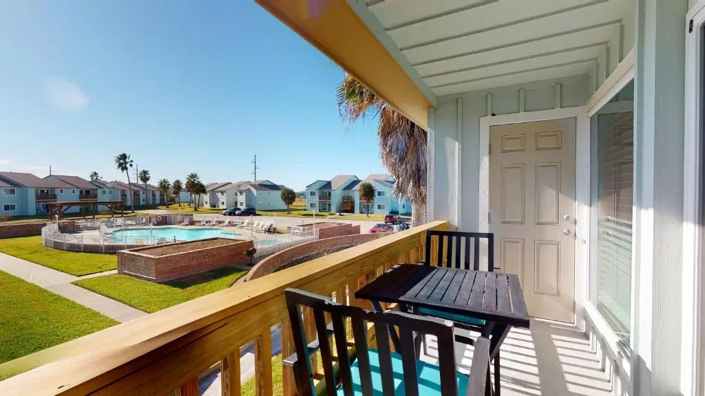 AH-H230 Newly Remodeled Second Floor Condo, Overlooking PoolHot Tub