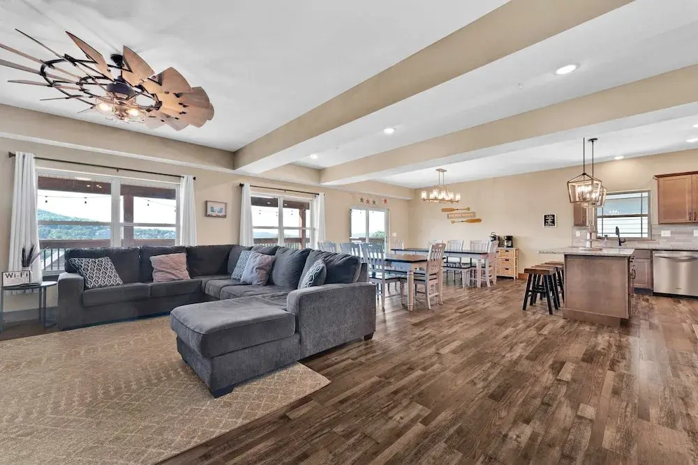 Luxury 7-bedroom Home With Hot Tub Fireplace