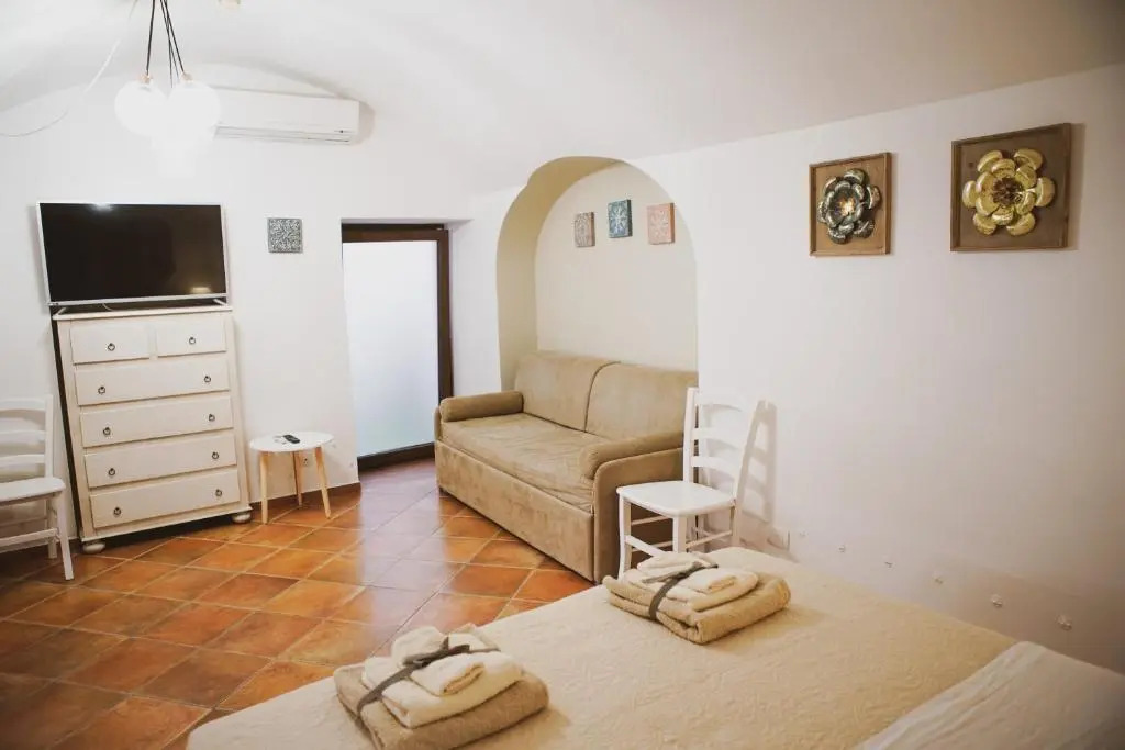 HOME 5 - Fra Leone
