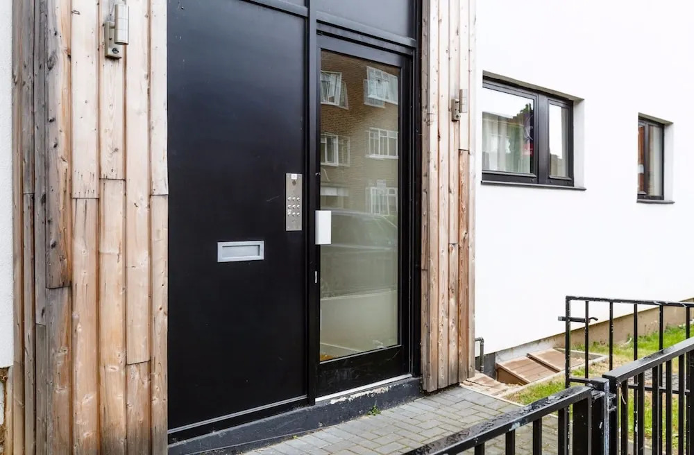 Central Flat in Londons Battersea Sleeps 6