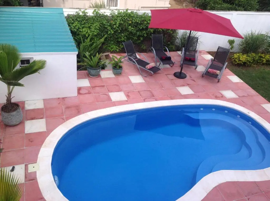 Fayruz Villa is a 3 bedroom, 3 bathroom detached house with AC and swimming pool 5 minutes walk from Flic en Flac public beach