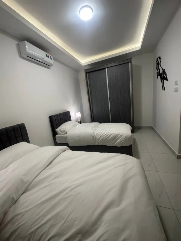 JRE Cozy Home Near All Services 19