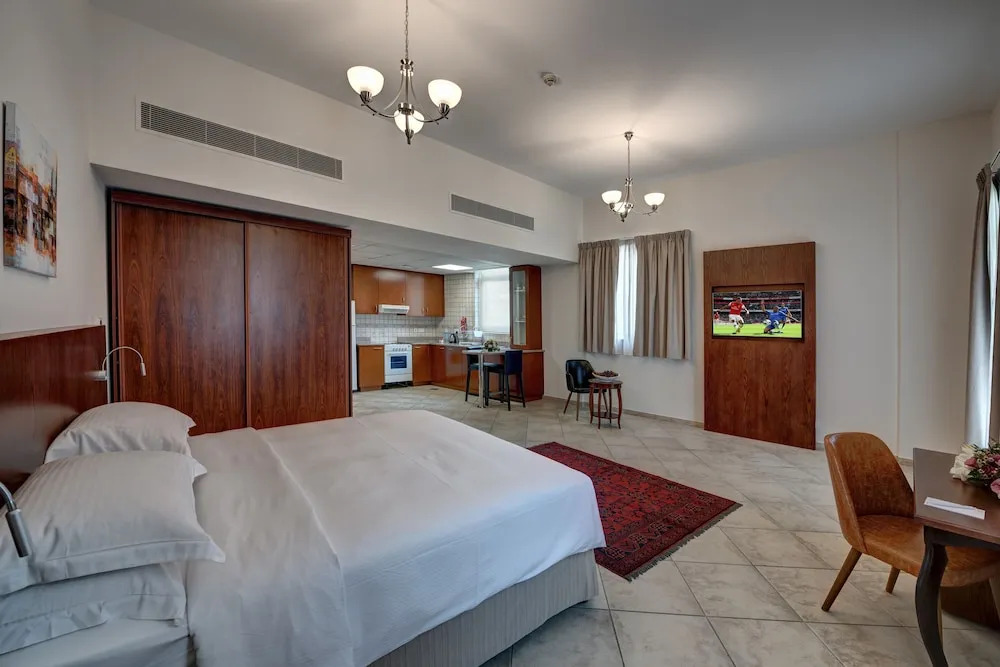 J5 Holiday Homes Studio Motor City
