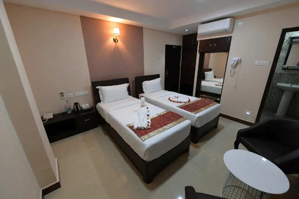 Hotel Sampath by OYO