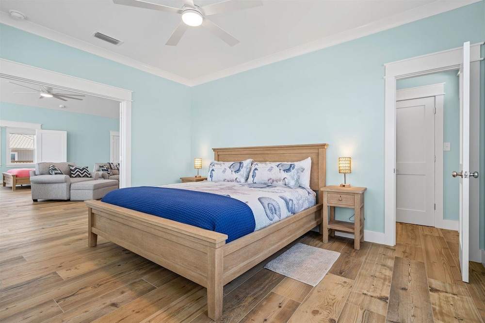 Surfside - 2431 Bienville 4 Bedroom Home by RedAwning