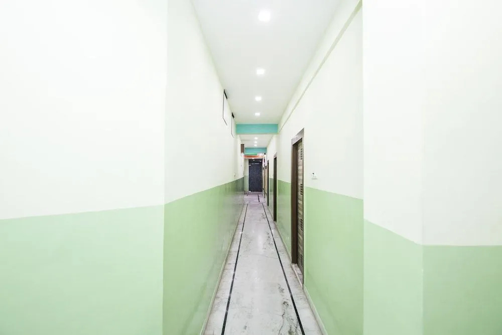 FabHotel Nest