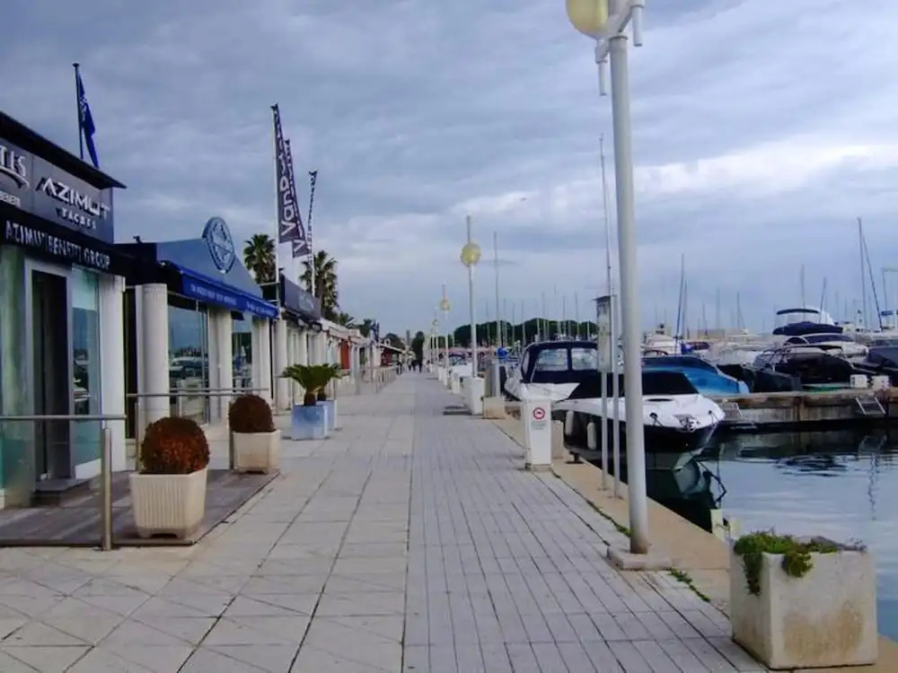 Apartment with One Bedroom in Golfe-Juan, with Wonderful Mountain View, Furnished Terrace And Wifi - 150 M From the Beach