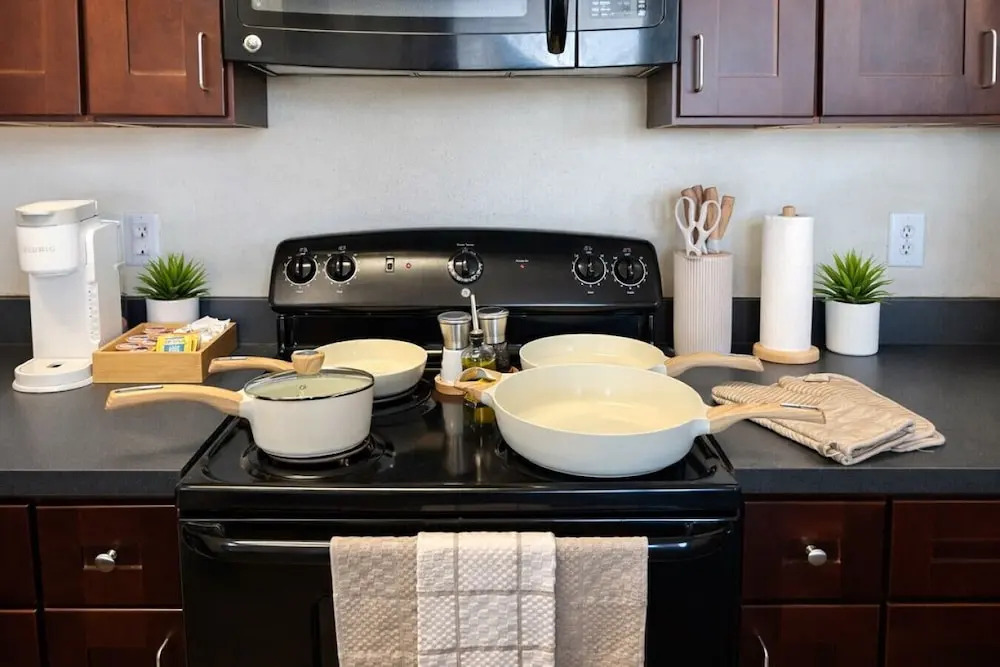 212 Maverickplace2 1BR