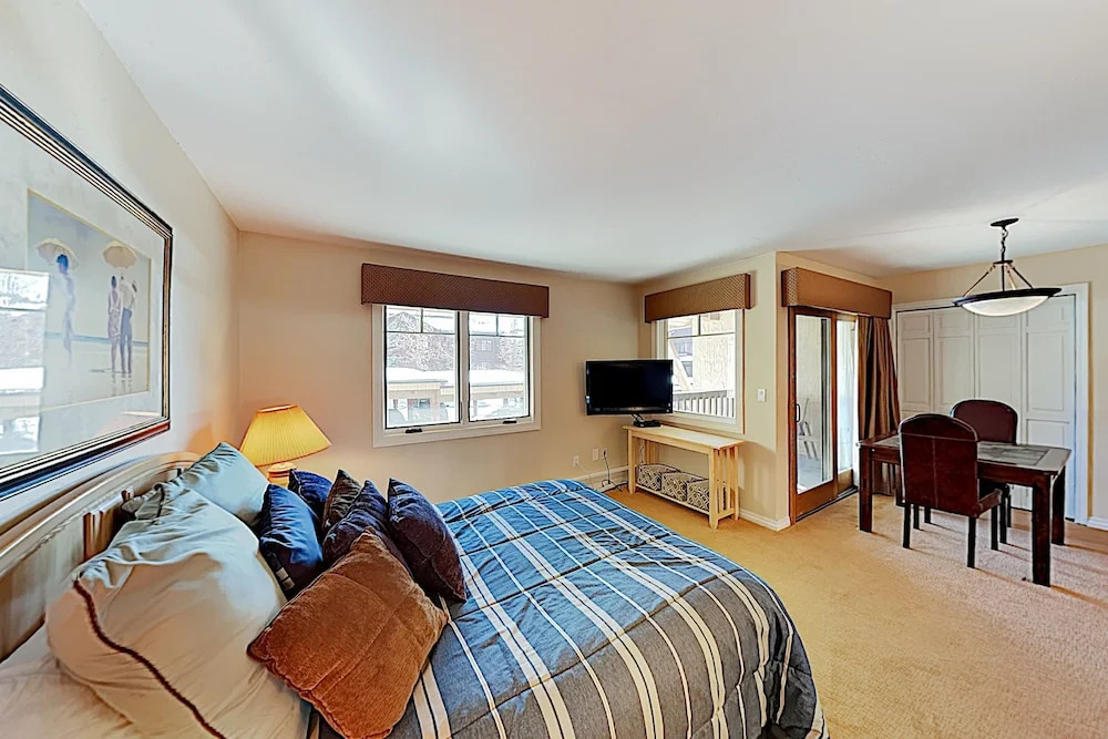 2345 Apres Ski Way House Unit 114 - 4 Br home by RedAwning