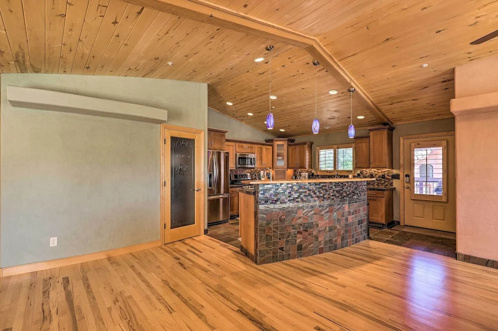 5 Mi to Butte Creek Trail: Prescott Home w/ Deck!