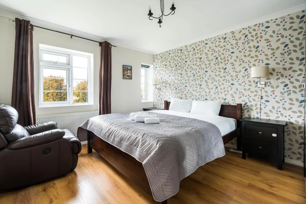 Bright and Comfortable 2 Bedroom Flat Oakwood