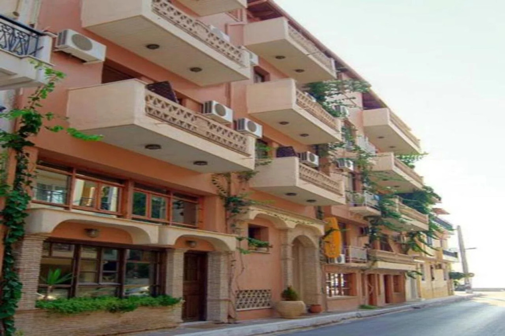 Yria Hotel