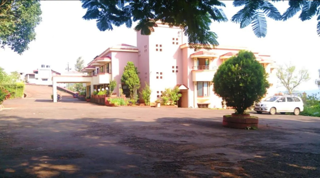 The Dhanhills - A Valley View Hotel In Panchgani