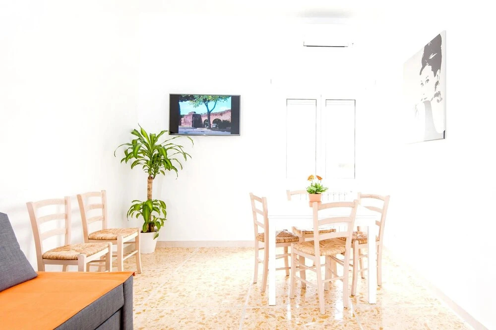 House With 2 Bedrooms in Roma, With Balcony and Wifi