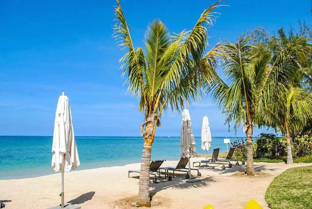 LEscale 3 bedrooms Sea View and Beachfront Suite by Dream Escapes