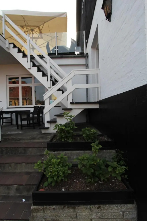 Therns Hotel