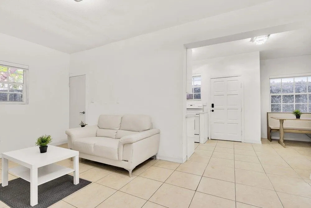 "Fantastic House 5min to Brickell w/ Pool & Tub".