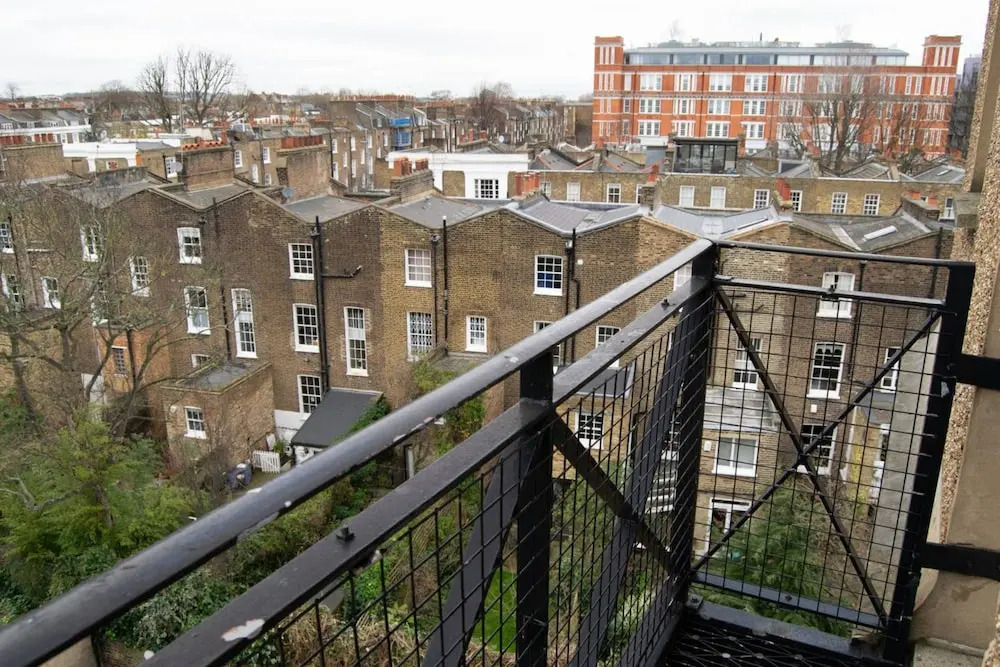 Unique 3 Bedroom Water Tower Home Close To Tube