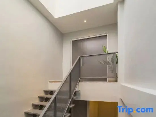 Roam SkyLight, 2BR, 2BA, 120 Sqm, 6Pax, Near BTS