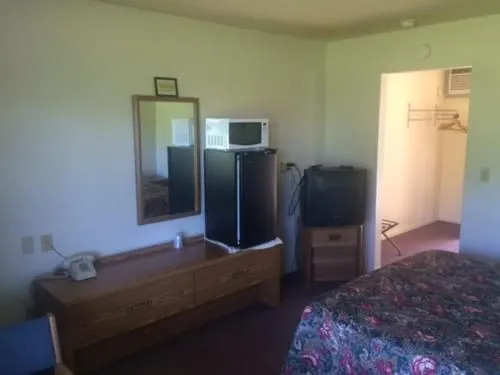Super 9 Motel