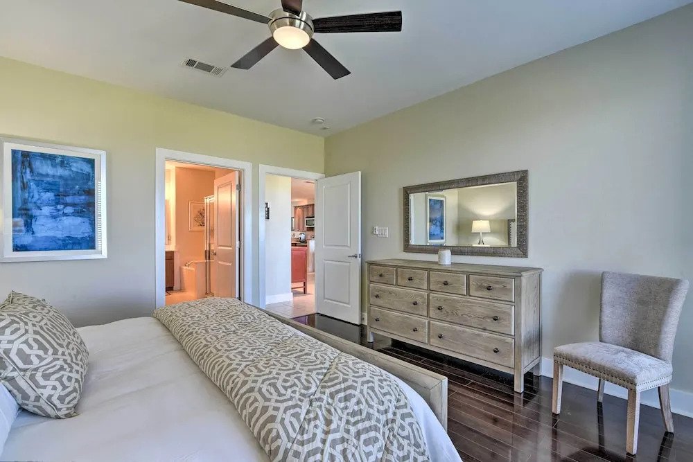 Gulf View + Beach Access: Galveston Resort Condo!