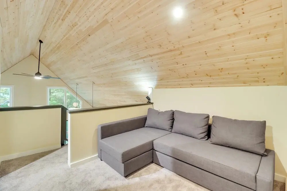 Community Beach Access: Modern Poconos Cabin!