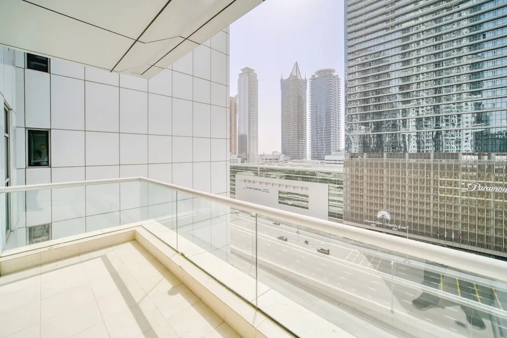 Executive Towers Amazing 1BR Onsite Pool Business bay