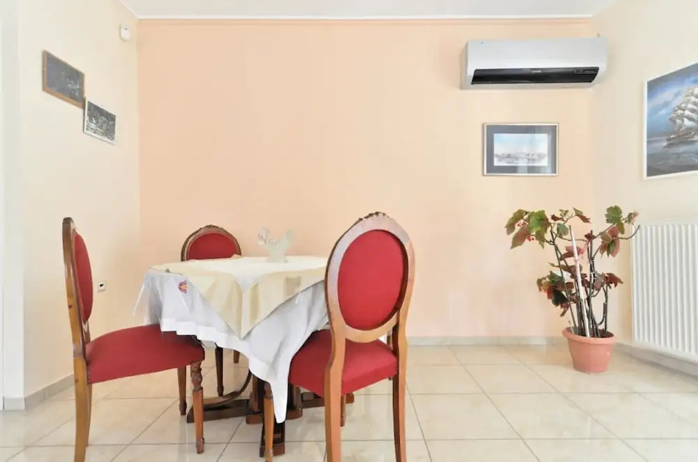 Family Apartment at Glyfada Close to the Beach