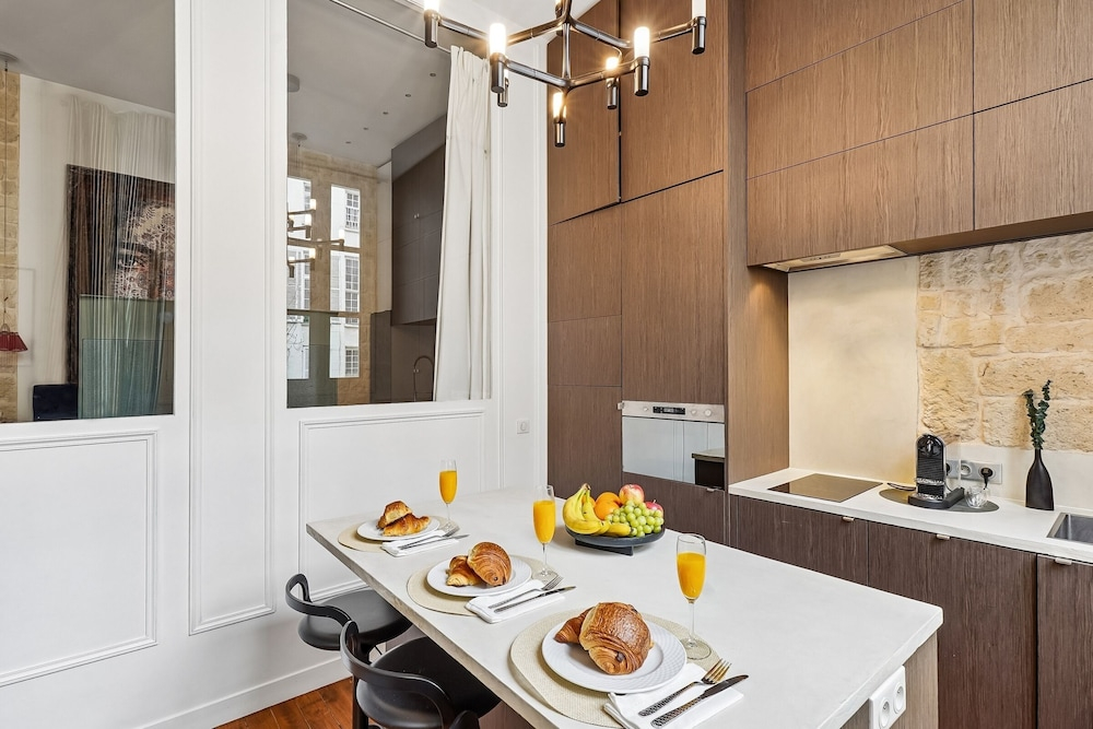 Elegant 1BR near Notre-Dame Cathedral