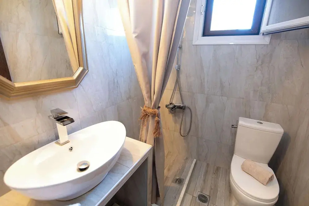 Sunrise Suite Olympiada - Luxury Beachfront Escape