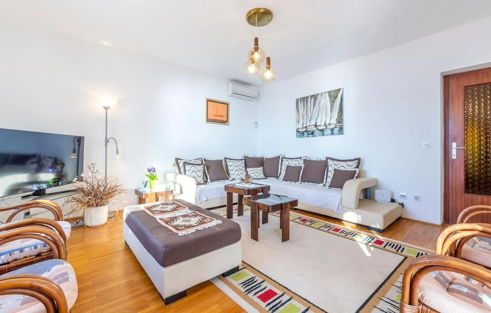 Stunning Home in Lokva Rogoznica With 4 Bedrooms and Wifi