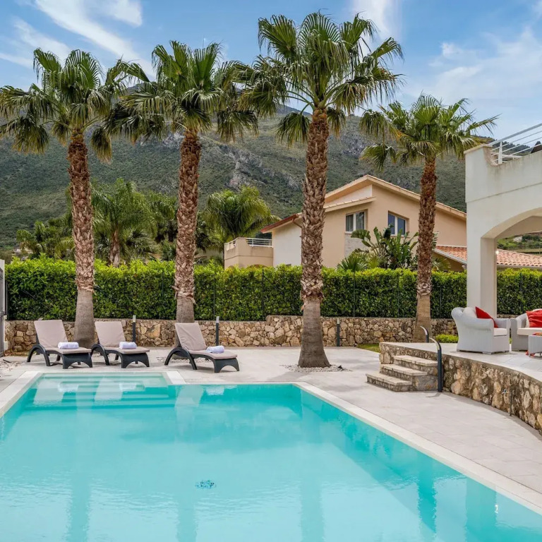Villa Jacqueline con piscina privata 8 posti letto