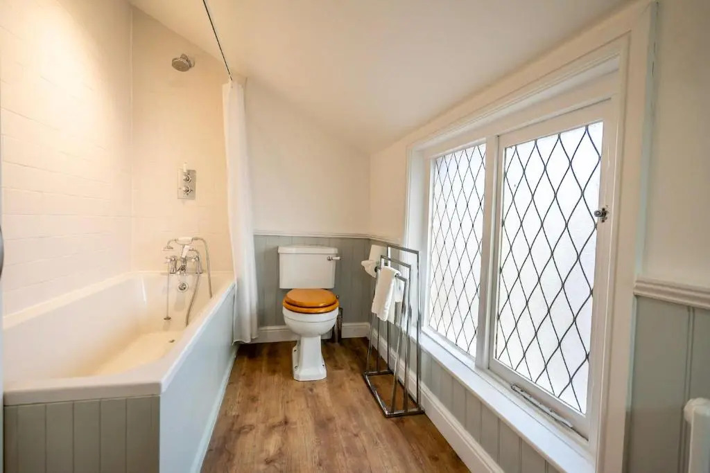 6 Monkbar Court