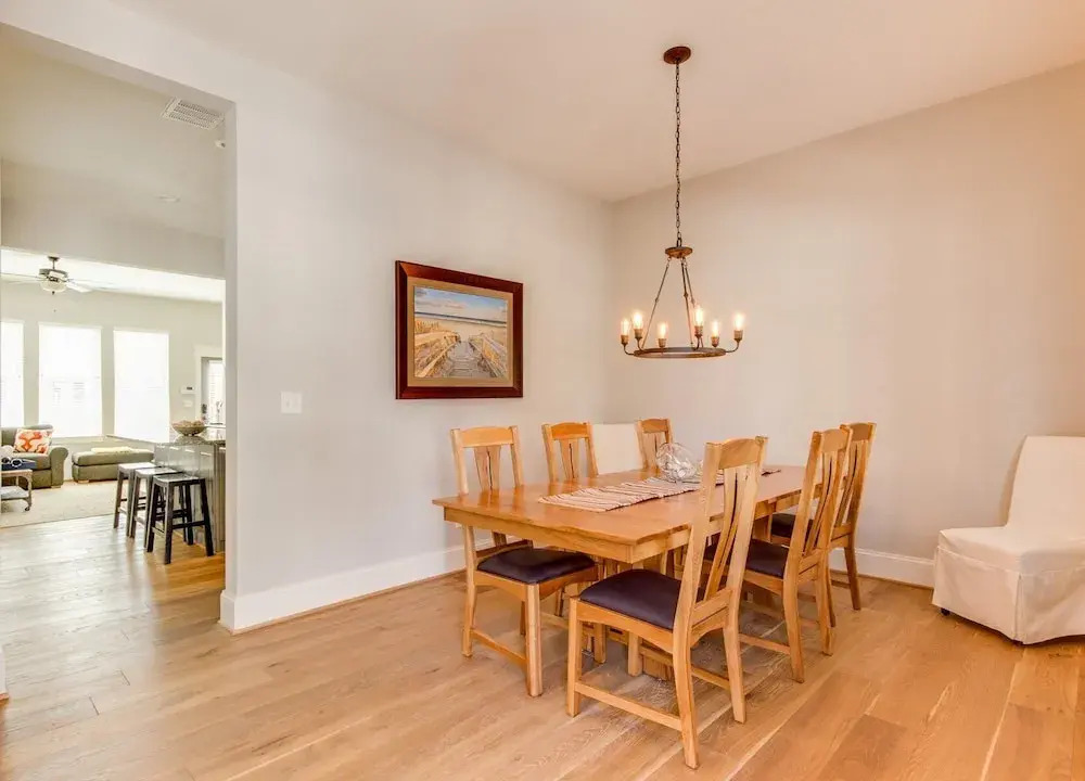 408b The Lynnhaven House Spacious 4 BR Townhouse Walking Distance to the Beach and Boardwalk