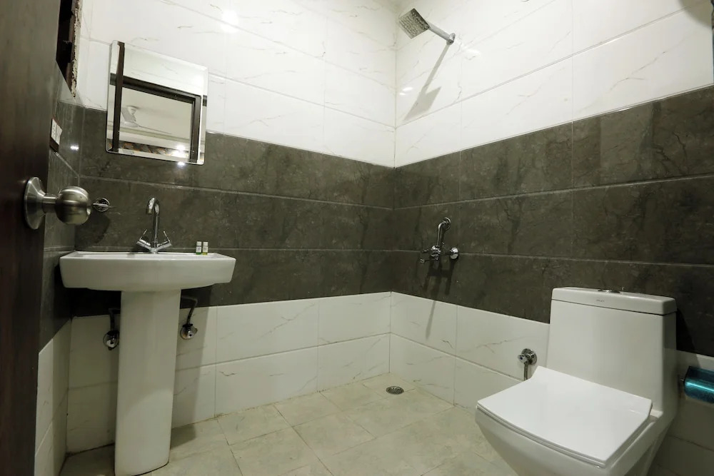 Airport Travel Inn Deluxe