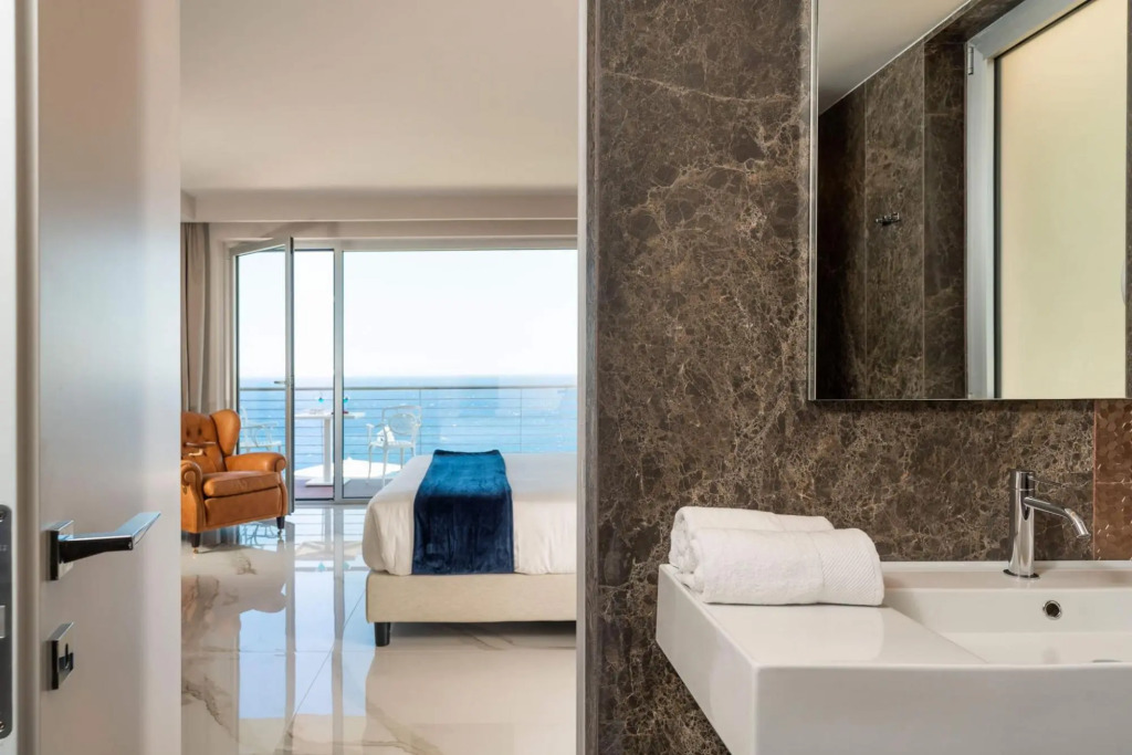 Luxury villa up to 20 guests near Taormina, 600 m from the next beach. Heated pool and wellness area-VILLA TAORMINA