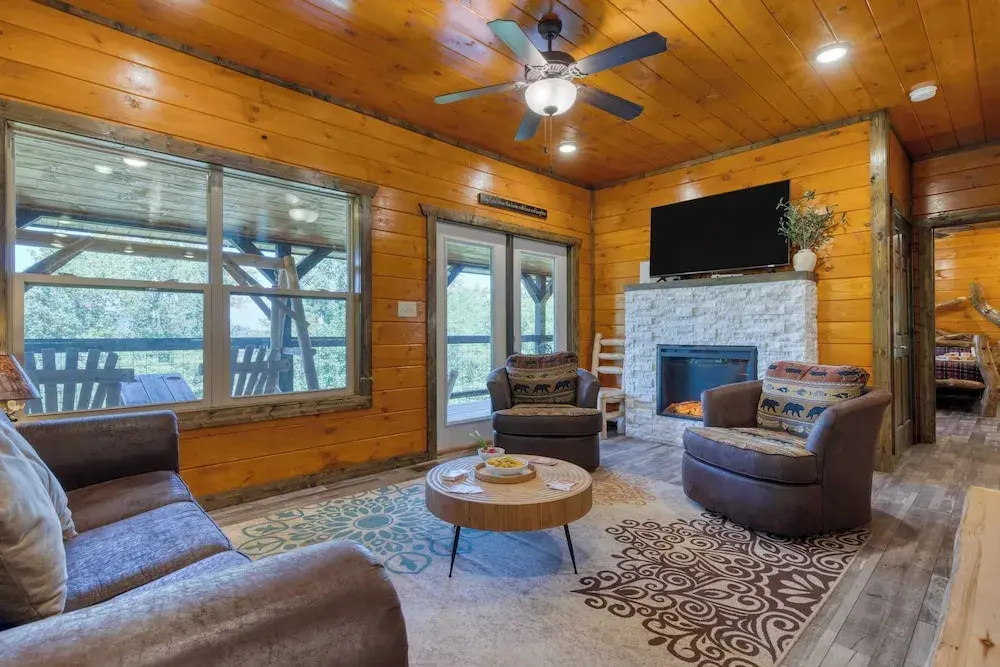 Indoor Pool, Theater, Hot Tub & Mountain Views Near Dollywood Crimson Crest by Avantstay