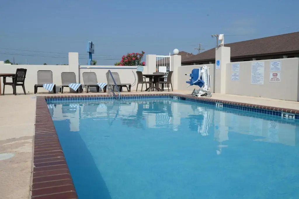 Port Isla Inn